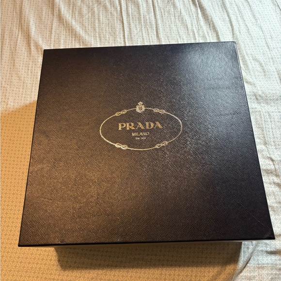 shoes with sporty allure reinvent an archive style with a contemporary twist - Picture 3 of 8